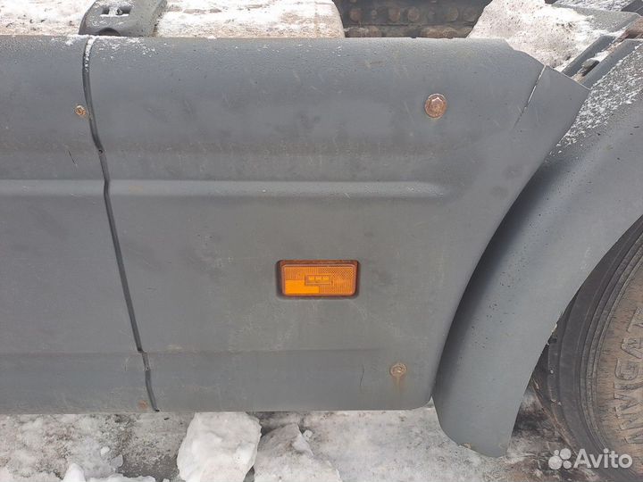 Спойлер на бак правая часть