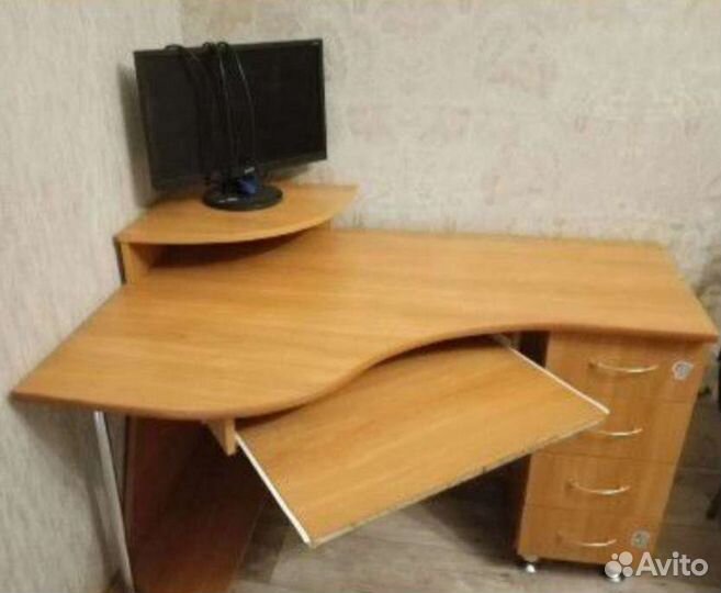 Компьютерный стол