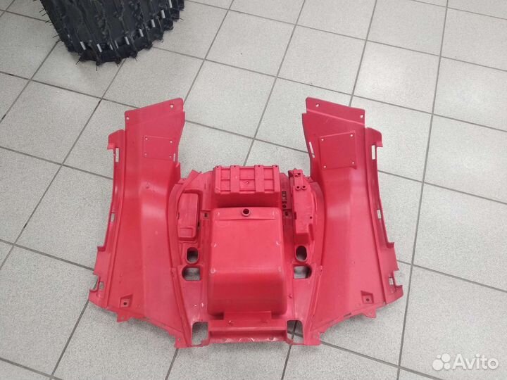 Продаю задний пластик-крыло красный от cfmoto x6х5