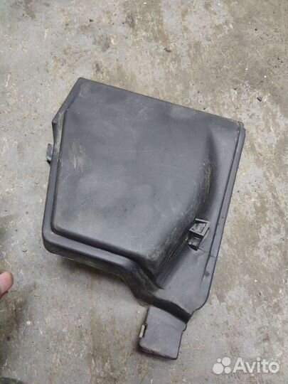 Крышка блока предохранителей Renault Logan