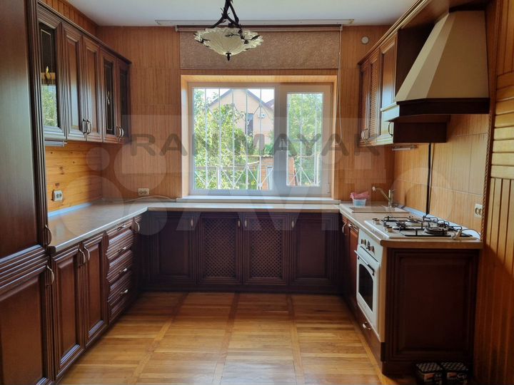 Дом 145 м² на участке 3 сот.