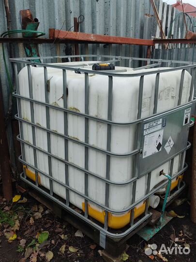 Бак для воды пластиковый 1000л с подставкой 1,2м