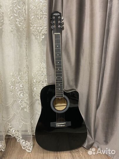 Акустическая гитара