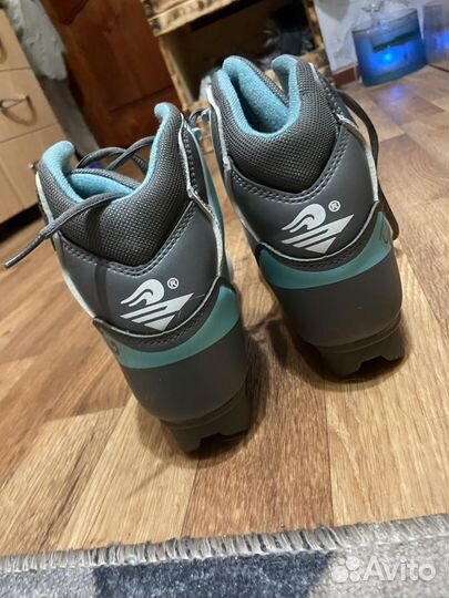 Лыжные ботинки