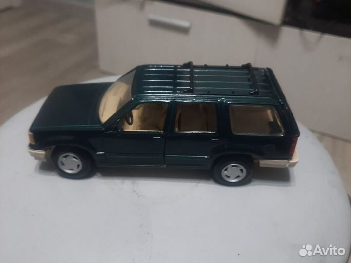 Ford Explorer (l) 1990-1994гг. 1:24