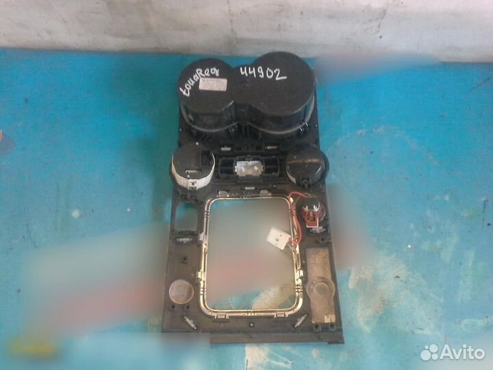 Консоль VW Touareg 2002-2010