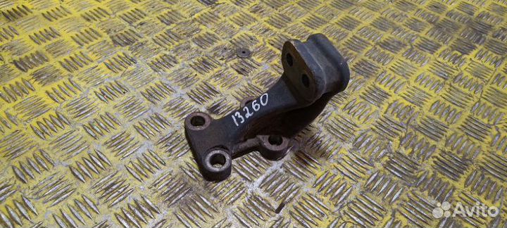 Кронштейн кпп правый Man Tgl