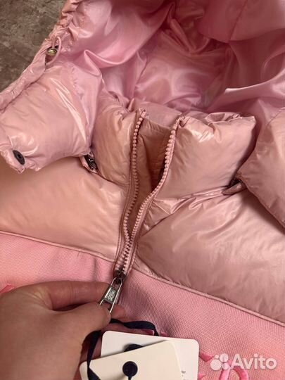 Пуховики Moncler розовые 2025
