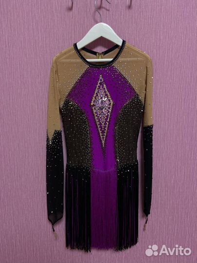Платье для выступлений по фигурному катанию