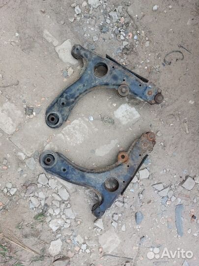 Рычаг передний левый правый Volkswagen Passat B3