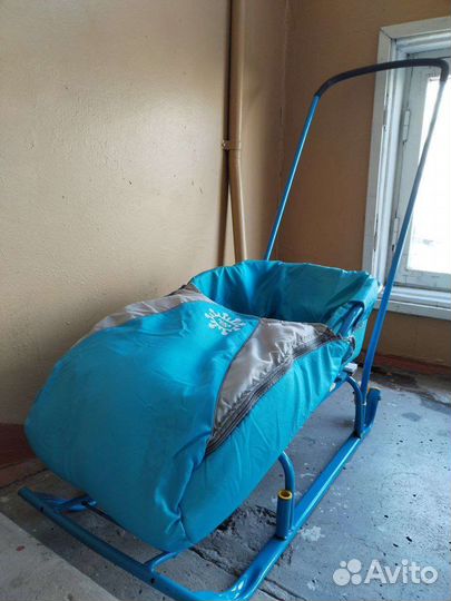 Детские санки с колесами и накидкой