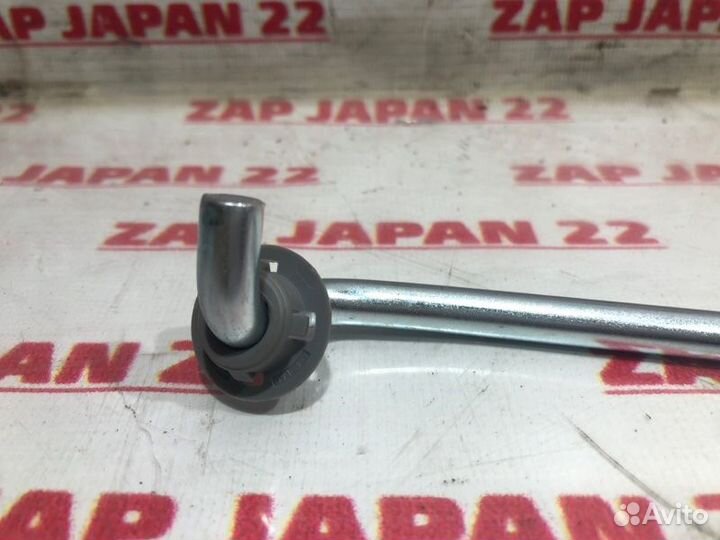 Упор капота Mitsubishi Outlander 1