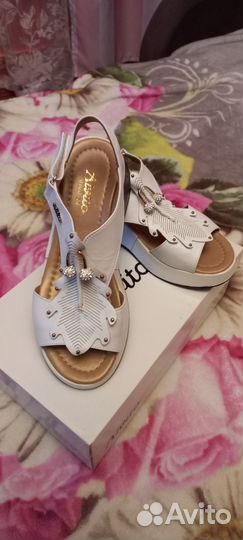 Босоножки женские 38 размер натуральная кожа новые
