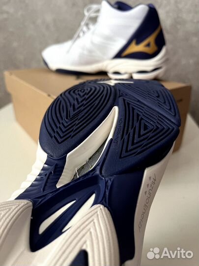 Кроссовки Mizuno Wave Lightning Z7 MID