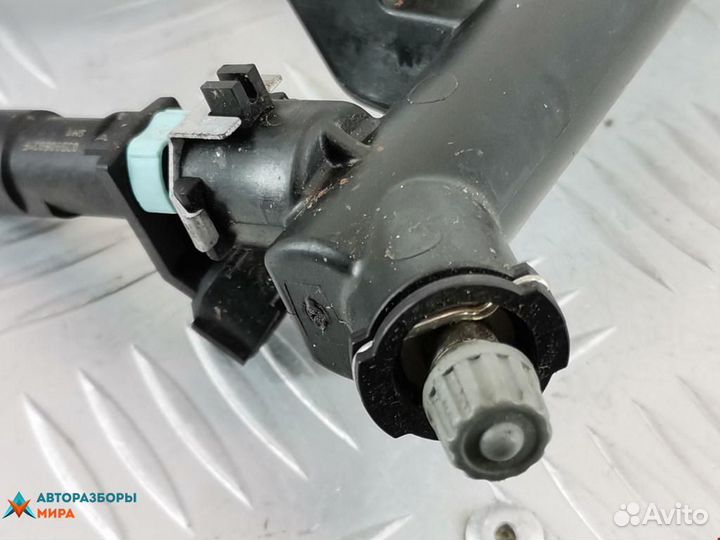 Топливная рампа Skoda Fabia (6Y) рест. 2007