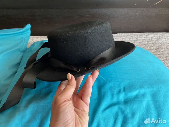 Шляпа оучной работы с ленточками