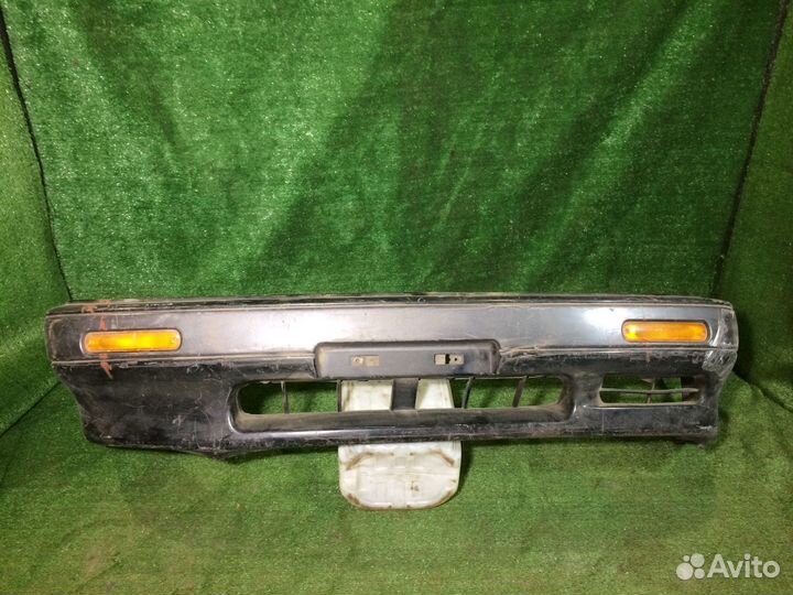 Бампер передний Nissan Laurel C33 Черный дефект кр