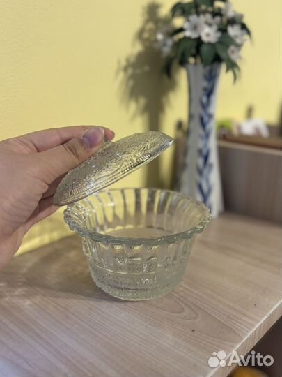 Стеклянная сахарница