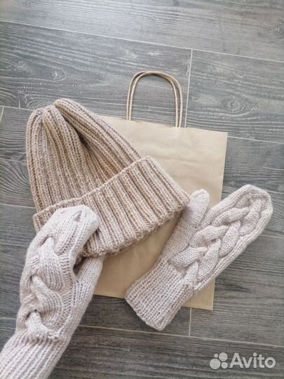 Комплект шапка варежки