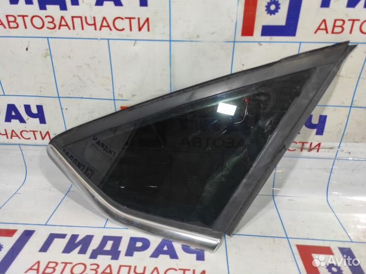 Стекло кузовное глухое правое Ford Focus 3 2010630