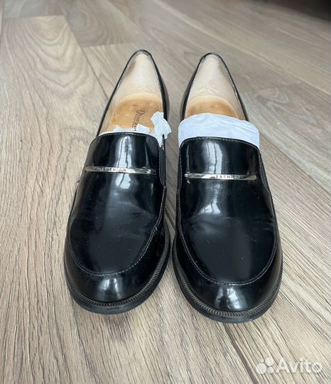 Лоферы лаковые кожаные Djovannia