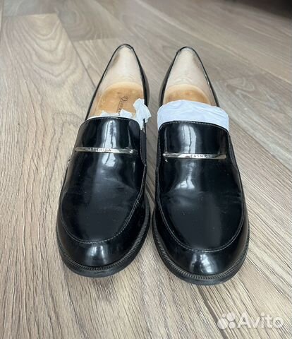 Лоферы лаковые кожаные Djovannia