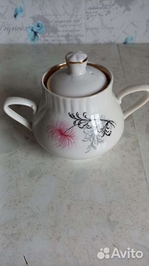 Сахарница, молочник