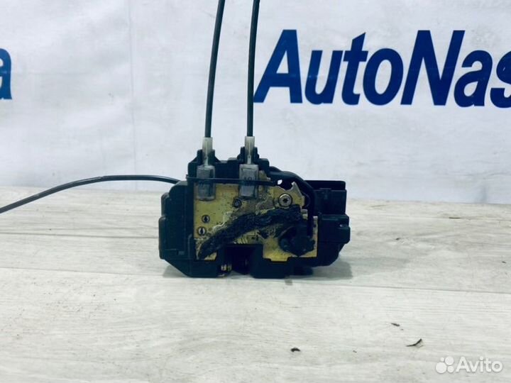 Замок двери задний левый Nissan Armada SUV VK56DE