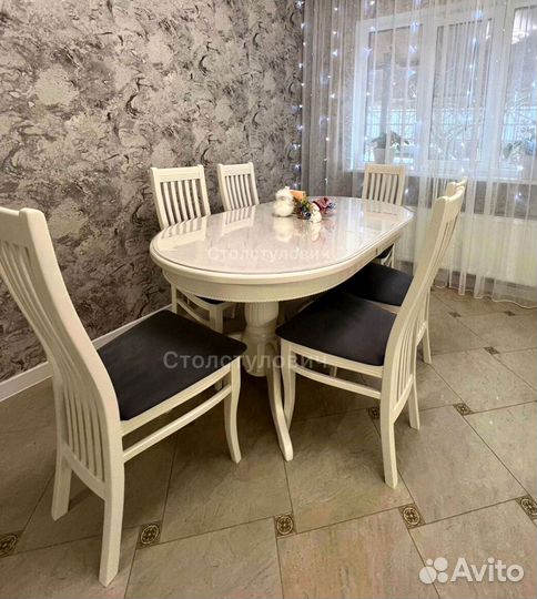 Кухонный стол и стулья