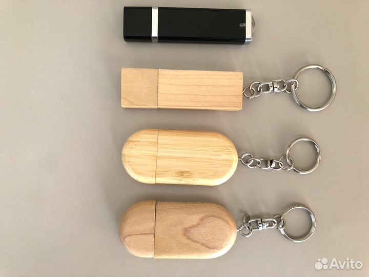 Флешка брелок DC shoes Quicksilver Trek Planet