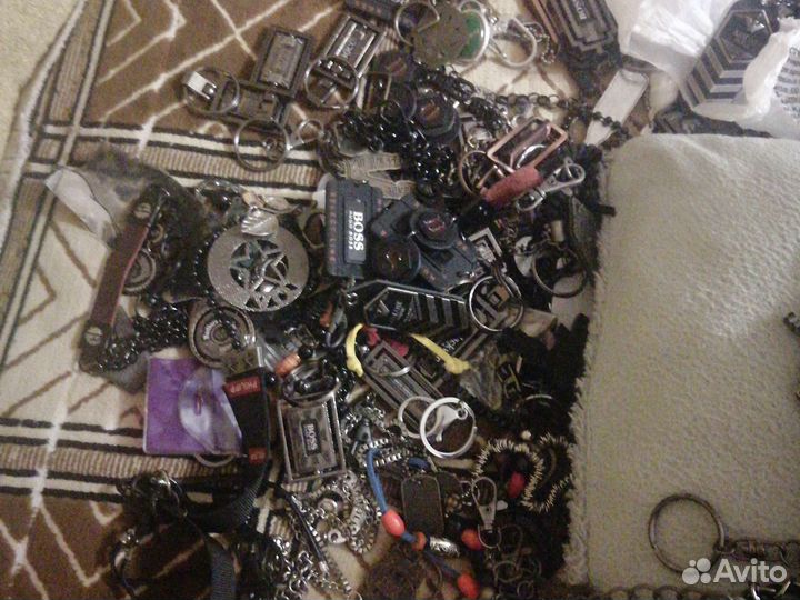 Продам брелки и цепочки
