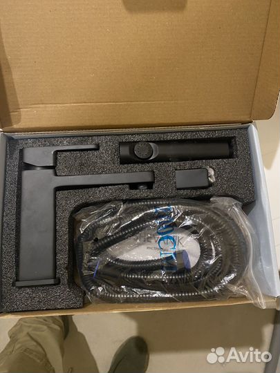 Смеситель для раковины с гигиеническим душем