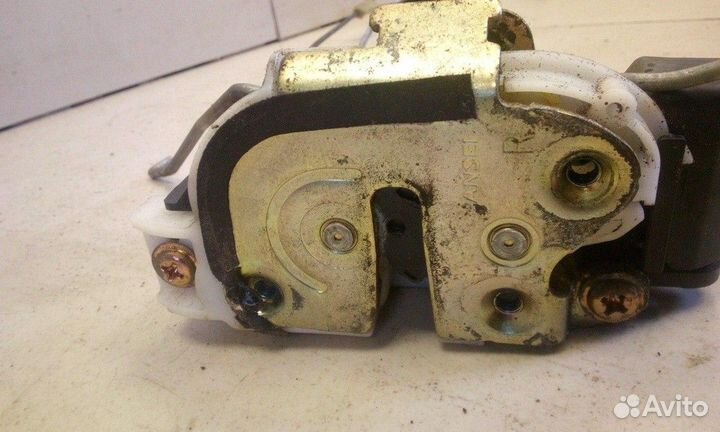 Замок двери передней правой Mitsubishi Lancer