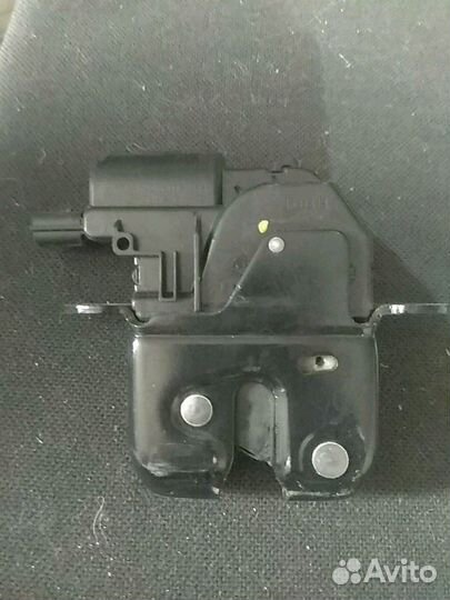 Замок крышки багажника Лада Granta