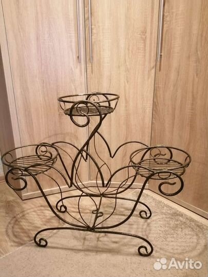 Подставка для цветов напольная металлическая