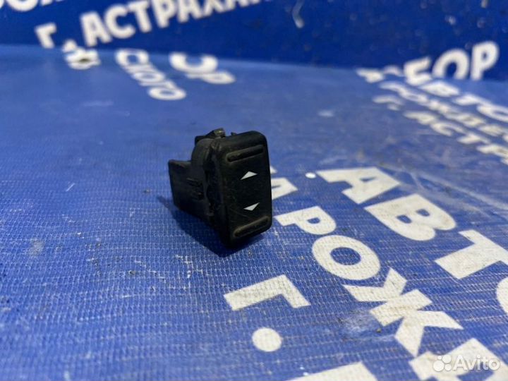 Кнопка стеклоподъемника Ford Focus 1 седан 2003