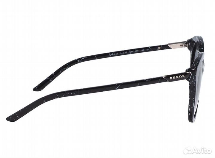 Солнечные очки Prada