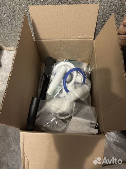 Раковина со смесителем