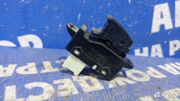 Кнопка стеклоподъемника Hyundai Sonata 4 седан