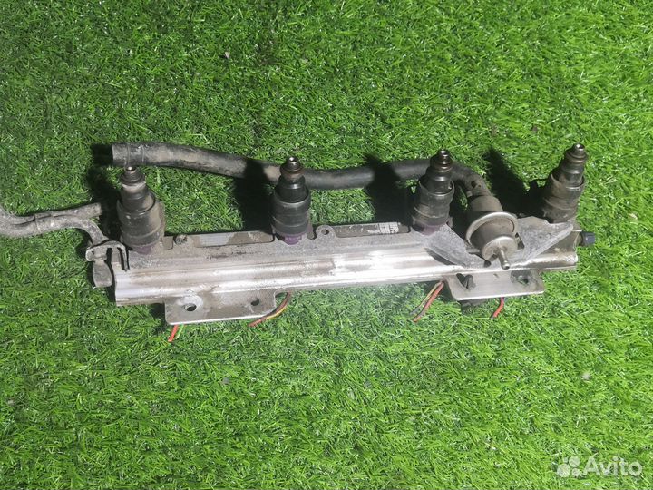 Топливная рампа с форсунками Volvo s40 1,6