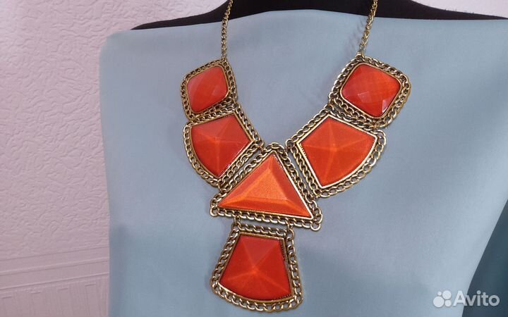 Комплект бижутерии серьги и колье