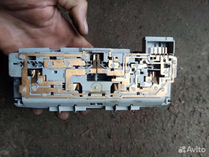 Плафон освещения салона рено лагуна-2 2005г