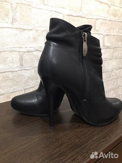 Полусапожки Renzoni натуральные 37 размер