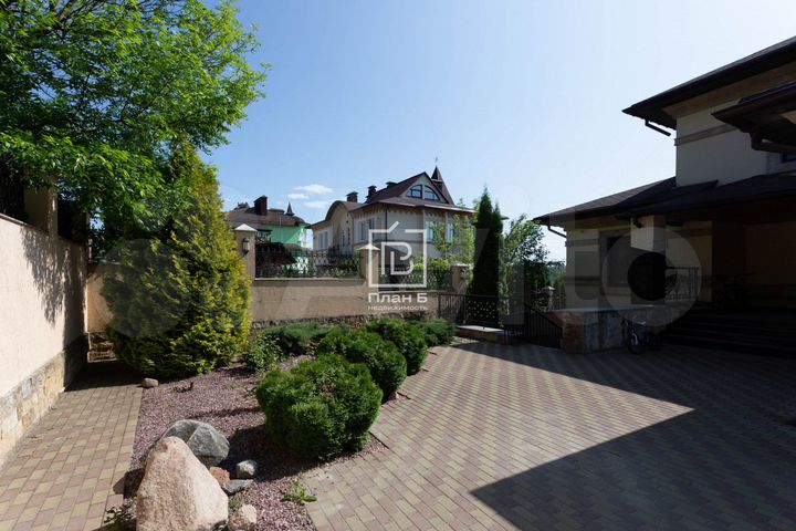 Дом 600 м² на участке 10 сот.