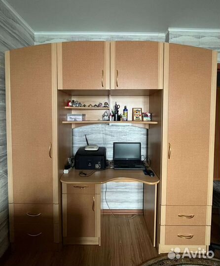 Продам стенку со столом