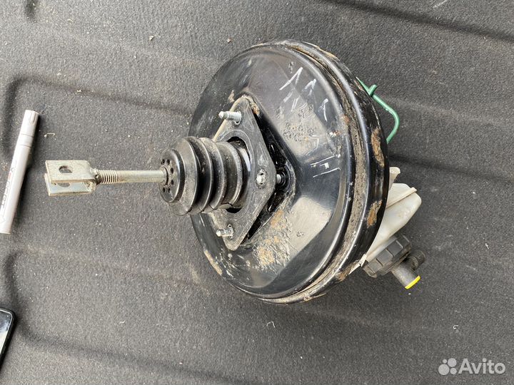 Вакуумный усилитель тормозов Renault Logan