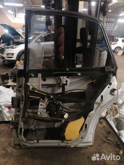 Дверь задн.правая Ауди А4 В5 95-98г. под 2 молдинг