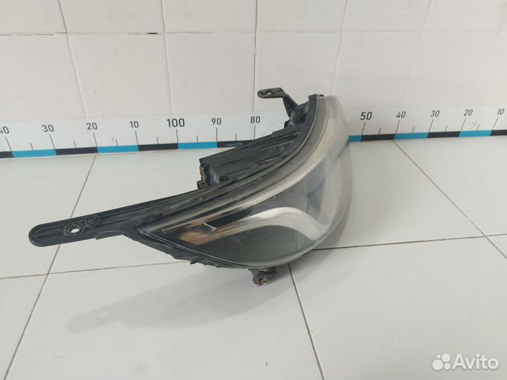 Фара правая RIO 3 до 2015 года 921024X000