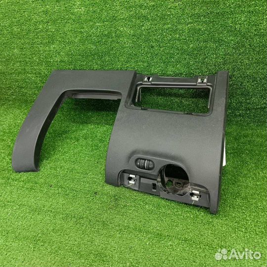 Накладка на торпедо (консоль) левая нижняя