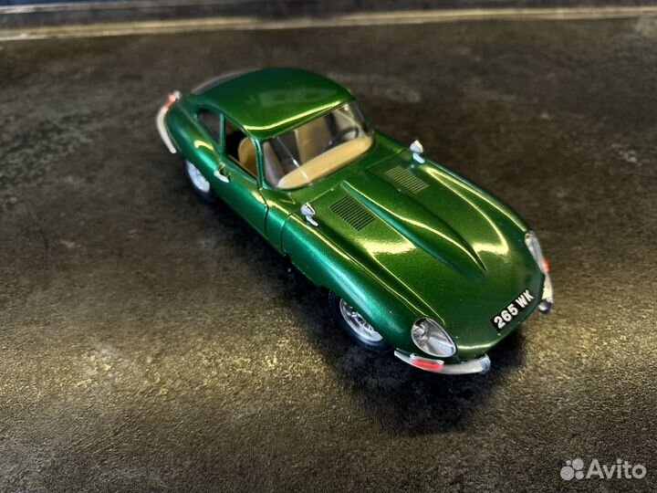 1:18 Jaguar 